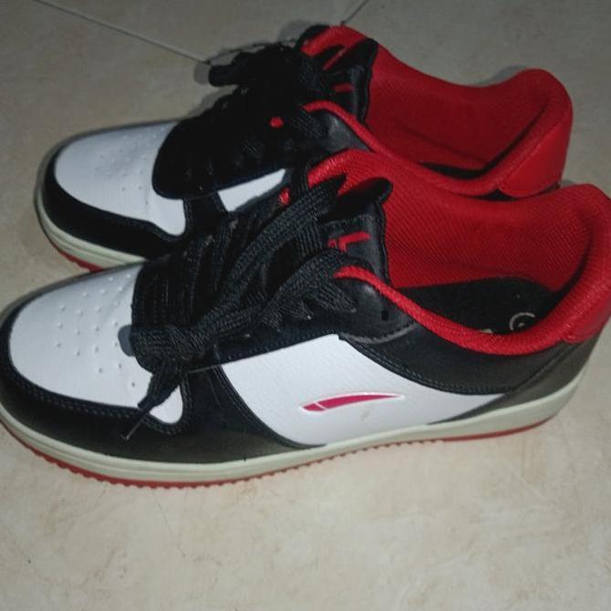 Sepatu Luar Terkenal  La Gear