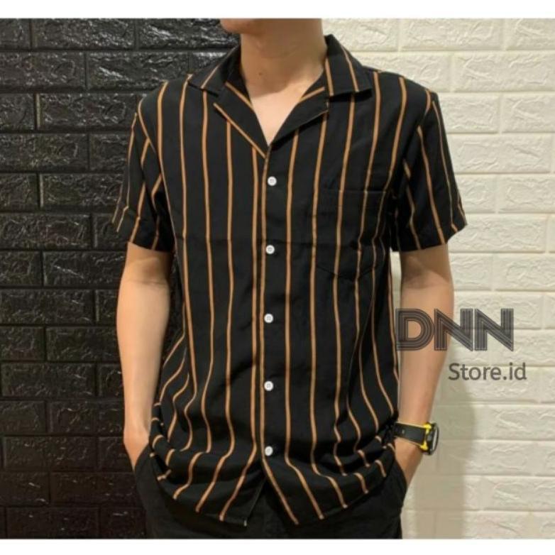 PREMIUM KEMEJA STRIPE HAWAI V-NECK PRIA HEM SALUR GARIS - GARIS TERLARIS KEMEJA PRIA LENGAN PENDEK P