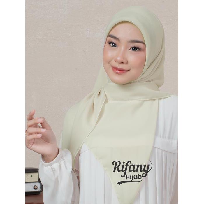 RIFANYHIJAB Bella Square Premium Wanita Muslim Jilbab Empat Pollycotton Plain Square - powder [terla