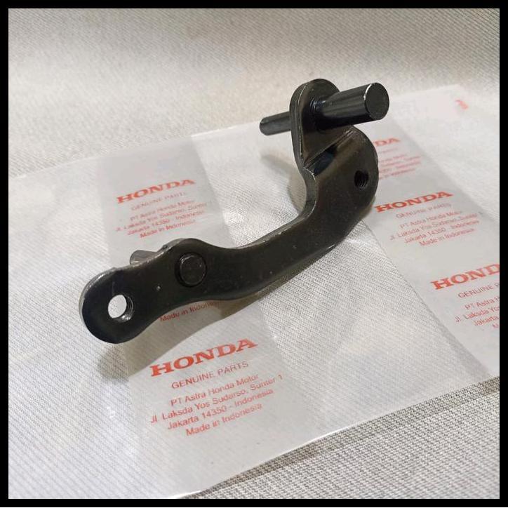 TERBARU PLAT BESI DUDUKAN KALIPER REM BREKET KALIPER REM DEPAN HONDA VARIO 125 VARIO 150 GENIO !!!!!