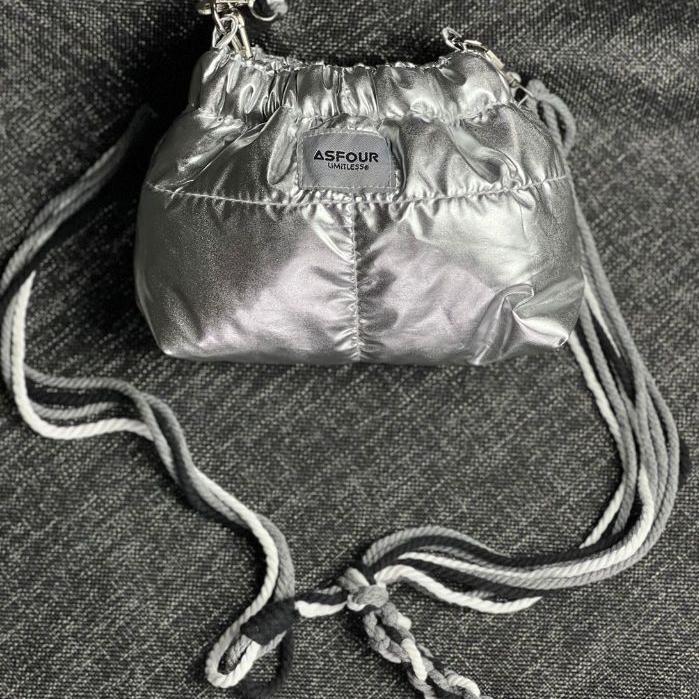 Wonton - Tas Wanita Parasut Puffy Bag Slingbag Gratis 2 Tali Tali Macrame Slingbag Wanita Anti Air