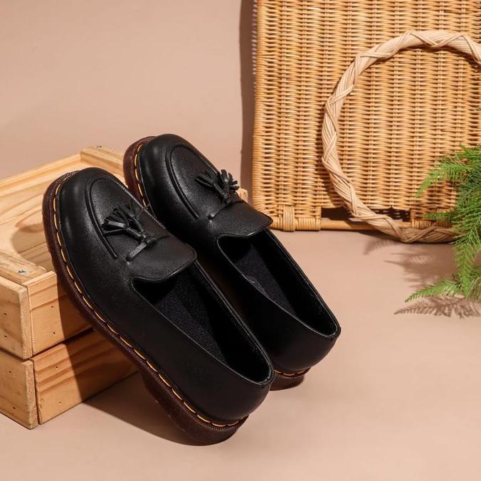sepatu tassel loafers wanita pria sepatu sepatu slip tassel docmart terlaris