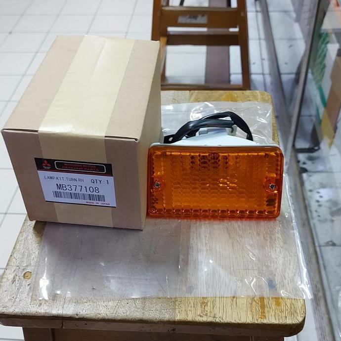 Lampu sen bumper L300 original Mitsubishi