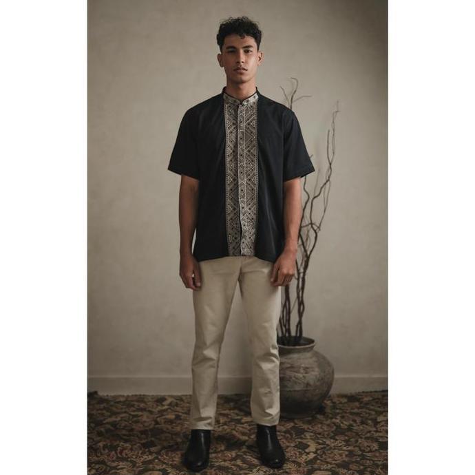 LARUSSO Kemeja Koko Bordir Lengan Pendek Pria  - Navy Blue