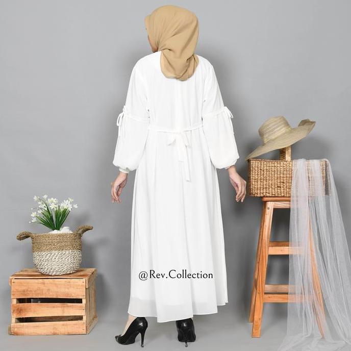 Gamis Umroh Wanita Bahan Ceruty Putih Tulang dengan Brukat Lengan Balon Aksen Pita