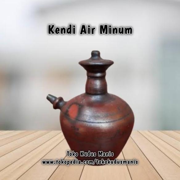 Kendi air minum tradisional kendi tanah liat