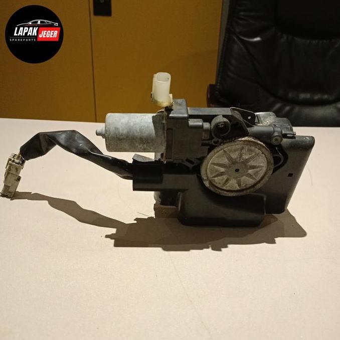 Doorlock Door Lock Bagasi VRZ Fortuner Innova Reborn Venturer ori bkas