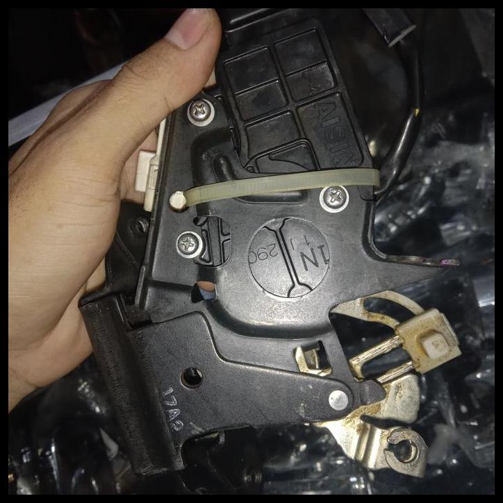 HOT DEAL DOOR LOCK BAGASI INNOVA FORTUNER ORIGINAL 