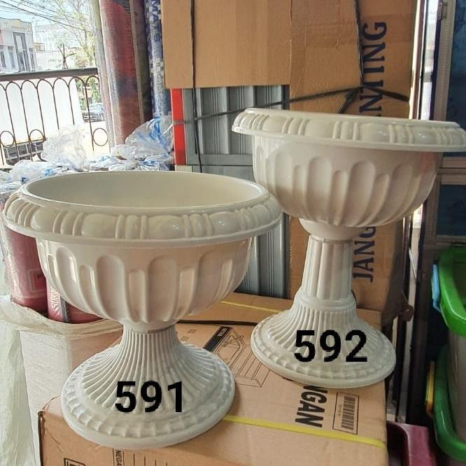 Ready pot bunga kaki 592 putih / pot piala 592 putih / pot bunga tinggi