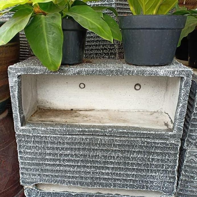 Pot Panjang Minimalis