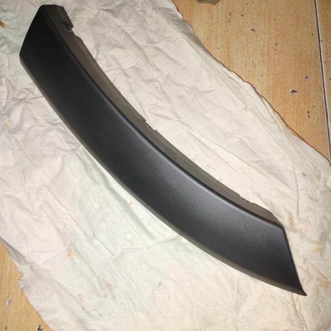 Ford Genuine Parts Spoiler Sparkboard Belakang Kanan Ford Escape