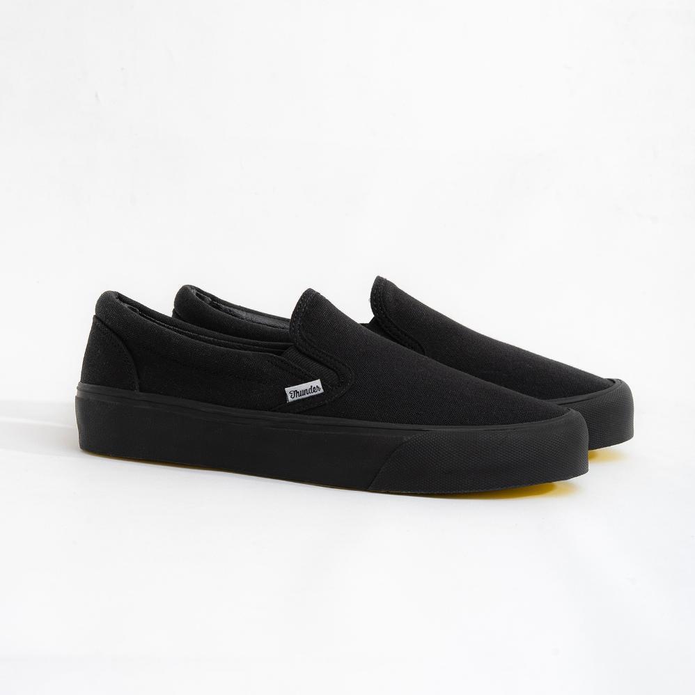 ORIGINAL THUNDERBEAR - VOLTAIRE FULL BLACK | SLIP ON FULL BLACK LOKAL | BUAT KULIAH & SANTAI