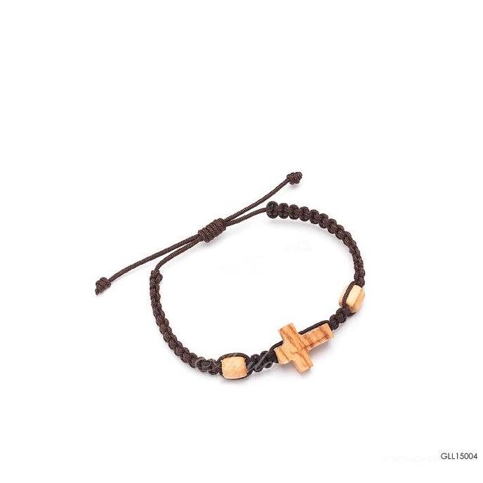Gelang berhiaskan salib siluet dari kayu olive