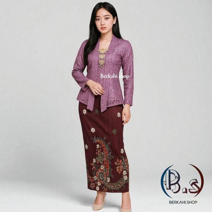AV16 ~ Kebaya Kutubaru Brokat Bawahan Rok Plisket Batik Warna Ungu dengan Motif Eksklusif