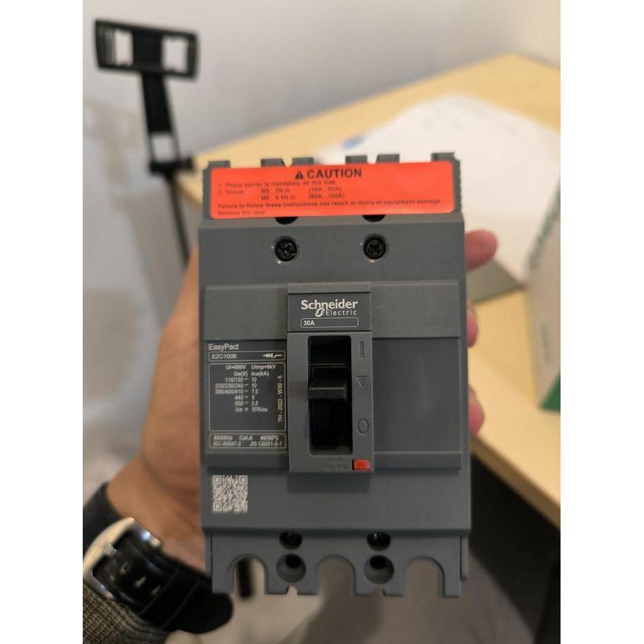 Mccb Ezc100B 30A & 40A Schneider Baru