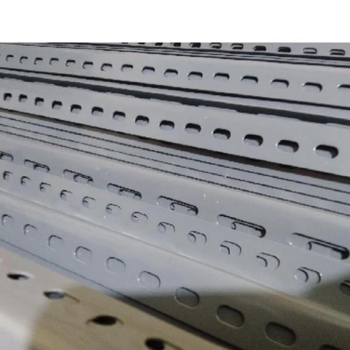 Besi siku lubang 1.3mili ukuran 120cm