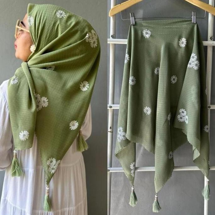 DS115 - Jilbab Segi Empat Bella Square Tassel Motif Bunga Daisy Termurah - Voal, Muslim Cantik Polyc