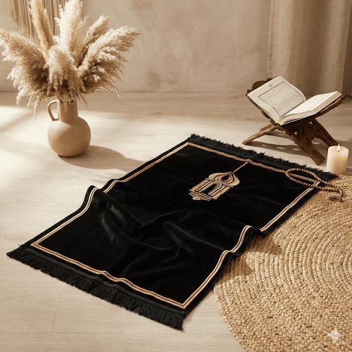 Kiswah Series Sajadah Hitam Turki Premium Ukuran 70x110cm dan 55x105cm Bahan Halus Lembut Sejadah Te
