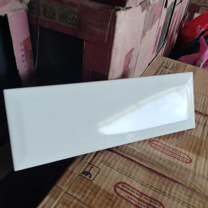 KERAMIK BEVEL 10X30 DAN 10X20 PUTIH