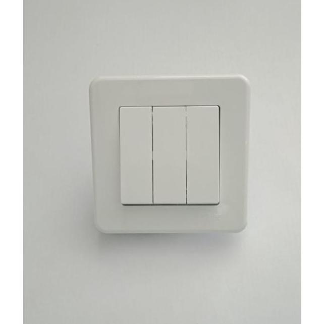 SAKLAR TRIPLE IB LEONA SCHNEIDER