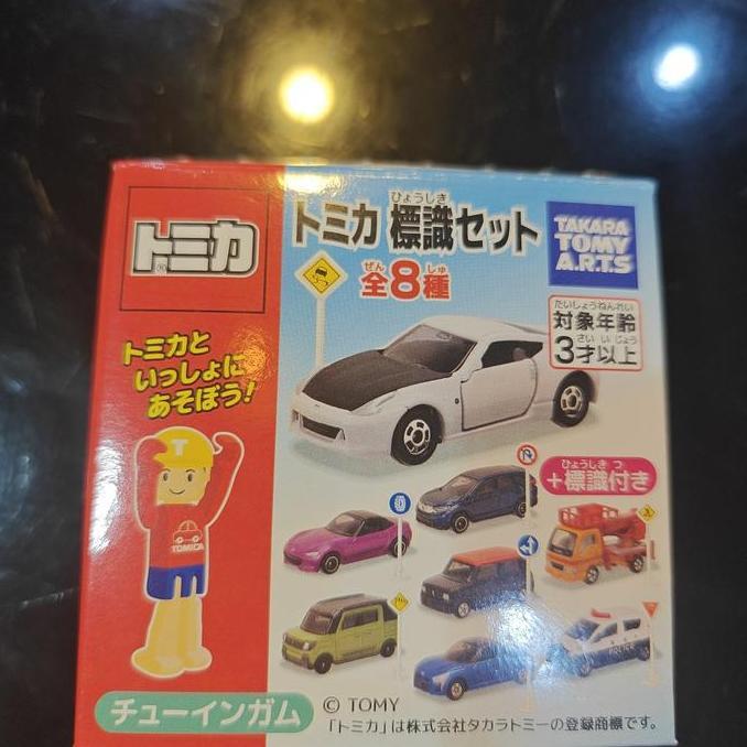 Tomica 57 Honda crv + post sign
