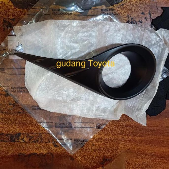 Cover Foglamp kanan RH AGYA 2018-2019