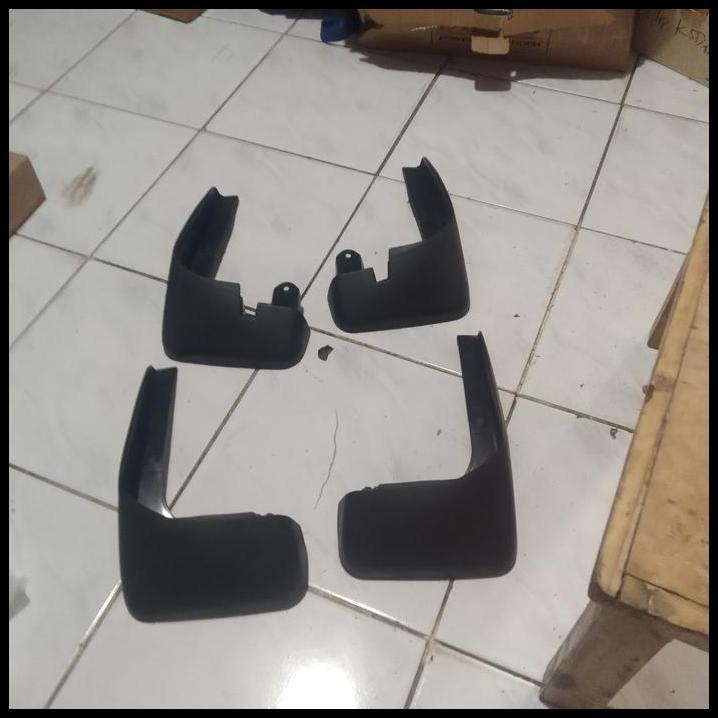 BEST DEAL KARPET LUMPUR MUD GUARD MOBIL AVANZA / XENIA LAMA 4 PCS 