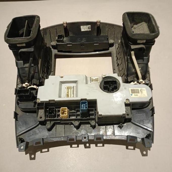Frame Tengah Dashboard Saklar AC Hyundai H1 Copotan