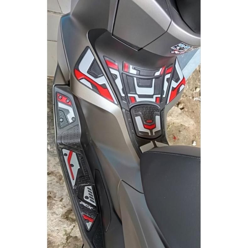 DECKPAD PCX 160 TAHUN 2025 ROADSYNC/ABS/CBS / TANKPAD PCX 160 / VARIASI AKSESORIS PCX 160 Aksesoris 