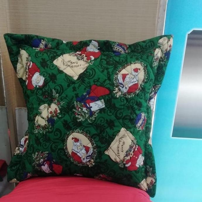 Sarung Bantal Quilting motif Natal 40X40 HM