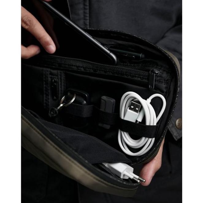 Incase Nylon Accessory Organizer Pouch Bag (Intr400402) | Pouch Bag Pria | Tas Tangan Pria