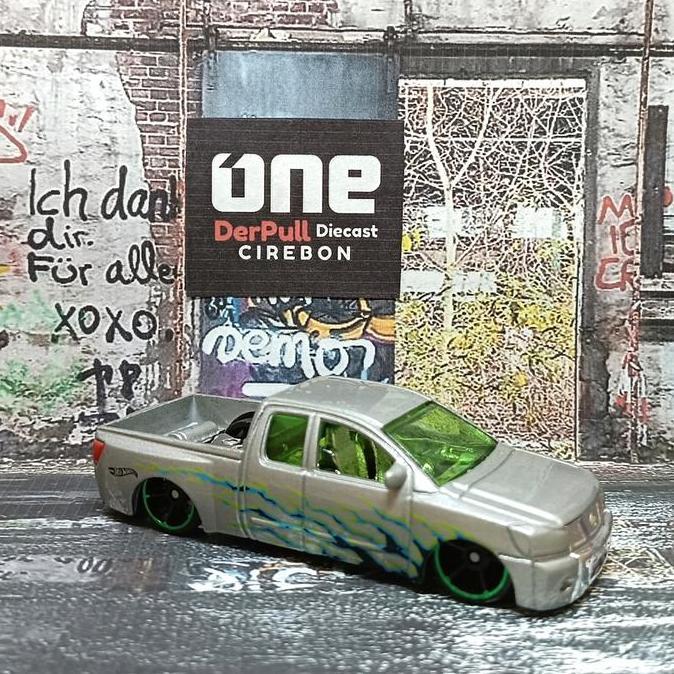 Hot wheels nissan titan silver new Loose