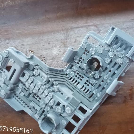 SOKET RUMAH LAMPU BELAKANG STOP LAMP SEBELAH KANAN W204 FACELIFT