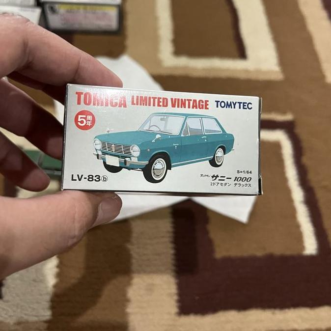 Tomica Limited Vintage Datsun Sunny 1000 DX LV-83b