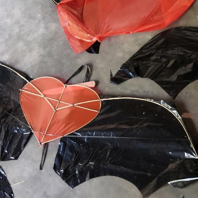 New- layangan love bersayap sudah tes terbang ukuran 125cm