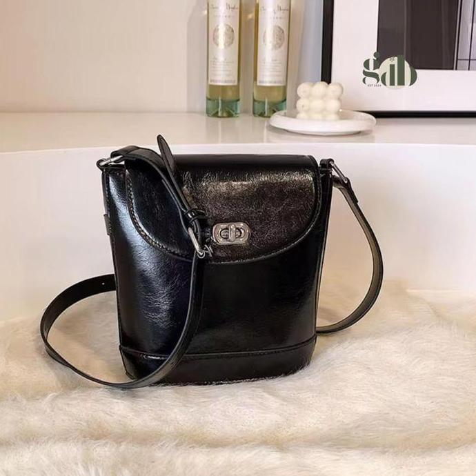 Sylviaori- Tas Selempang Wanita Fashion Kulit Hitam Polos
