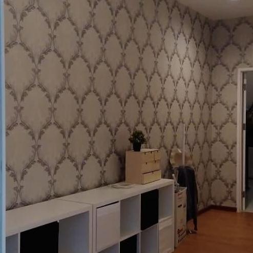 pasang wallpaper roll kecil dan besar