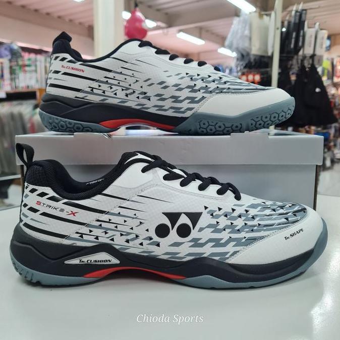 NEW Sepatu Spatu Shoes Badminton Bulutangkis Yonex Strike X Strike-X Putih Hitam Original