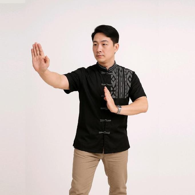 Kemeja Cheongsam Pria Lengan Pendek Kombinasi Tenun Tradisional Jepara Motif Etnik Kain Toyobo