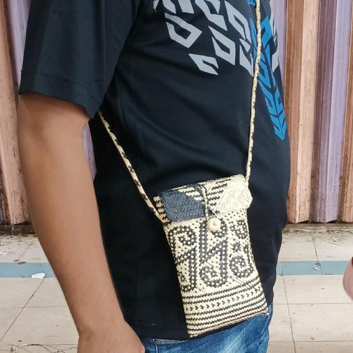 Tas Hp Tali Selempang. Tas Rotan Asli Kalimantan Selempang Anyaman