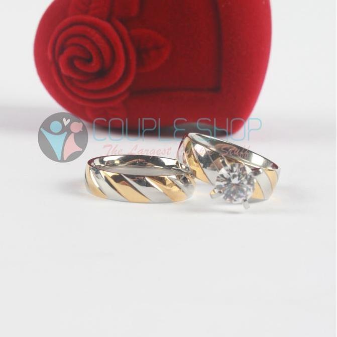 Cincin tunangan couple