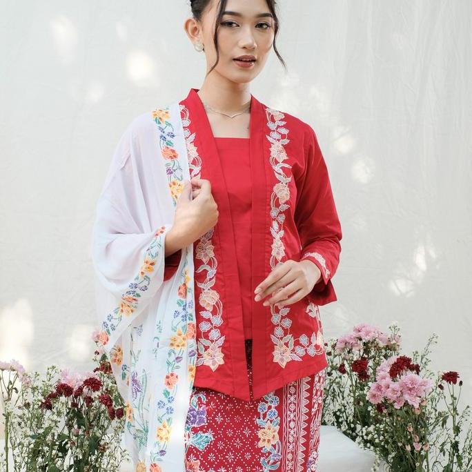 Kebaya Encim Bordir Lengan Panjang Meradelima Katun Jepang Merah
