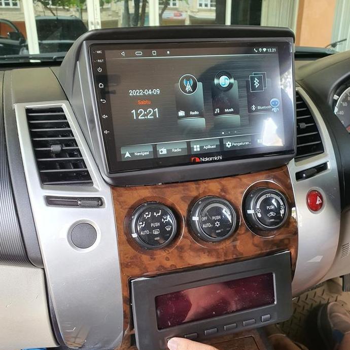 // HEAD UNIT ANDROID NAKAMICHI 9 INCH OEM PAJERO SPORT 2010-2014 *