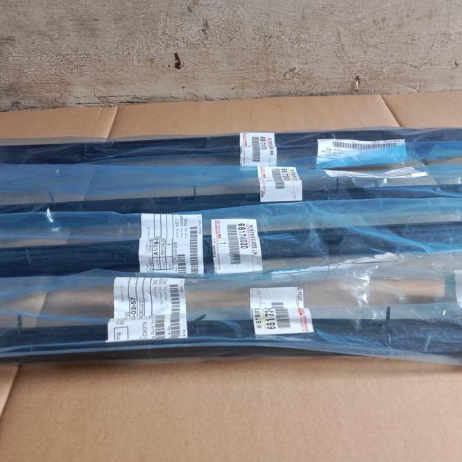 Karet Kaca Pelipit Bagian Dalam Fortuner  2005 Sampai 2015 Original
