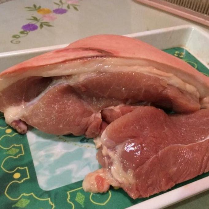 Daging Babi / Daging babi Lokal / bukan import / fresh