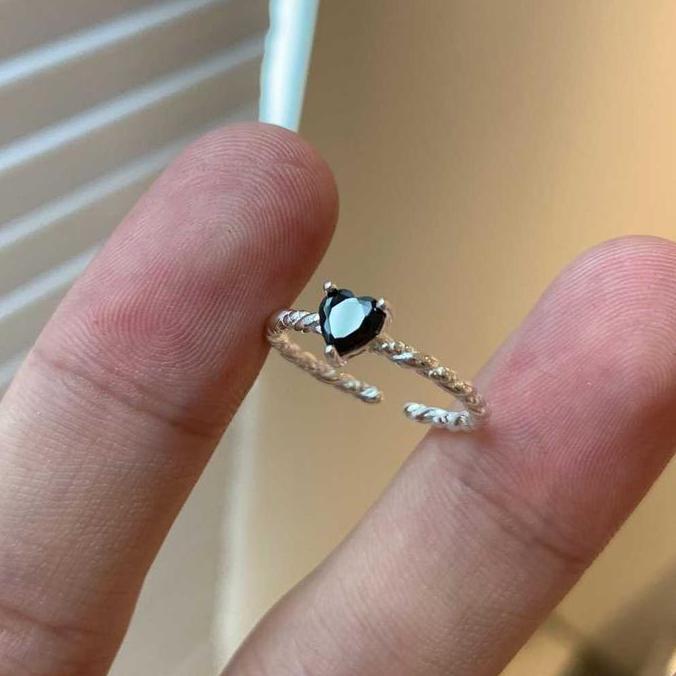 ICONIC -ID- Cincin Twisted Ring Batu Hitam Adjsutable Cincin Fashion Wanita Cantik