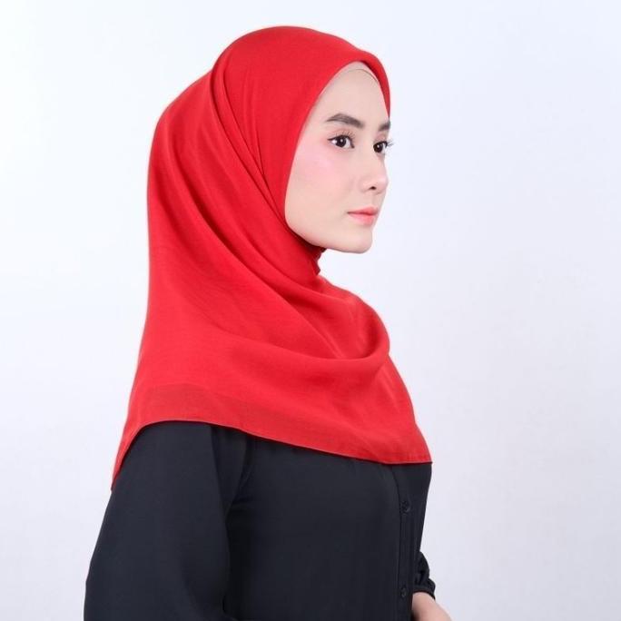 Bella Square Premium - Hijab Jilbab Segi Empat Pollycotton Warna Merah Cabe
