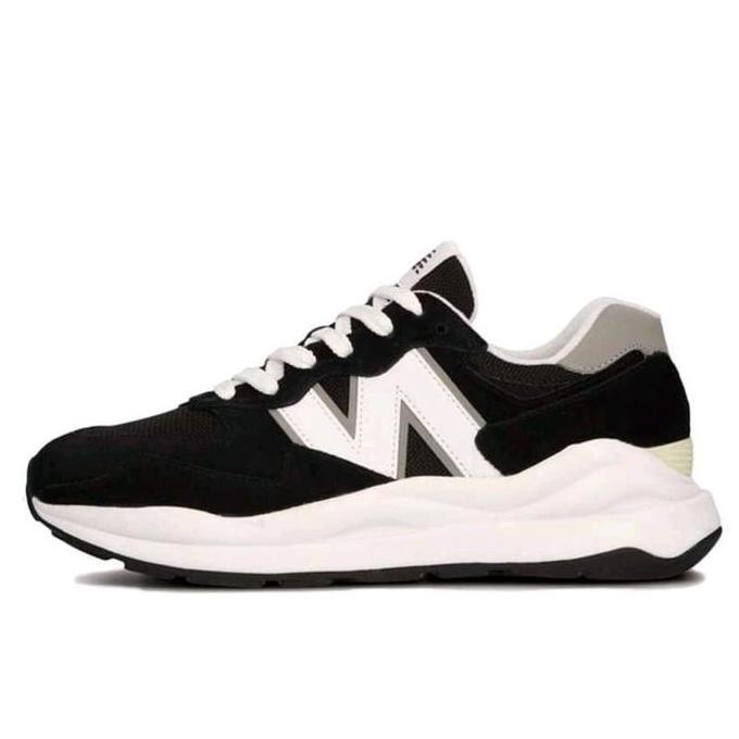 Sepatu Sneaker NB 5740 Black