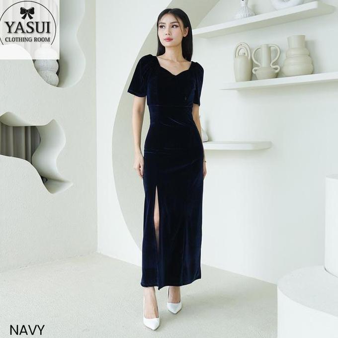 Xyxy- Yasui - Candice Velvet Maxi Dress | Dress Pesta Wanita | Slit Dress Wanita Panjang Dan Simple