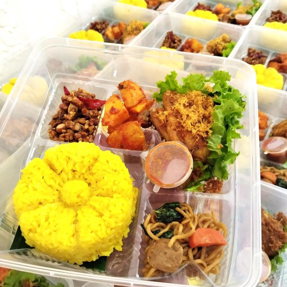 Nasi Kuning Komplit/Nasi Uduk Enak/Paket Nasi Kuning Termurah